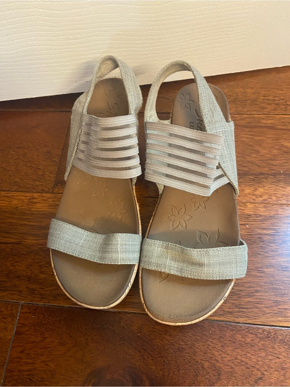 Sketchers wedge sandals luxe foam 7 NWOB